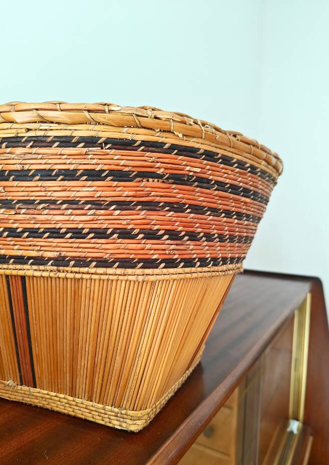 Vintage Mossi woven straw basket - Handicraft