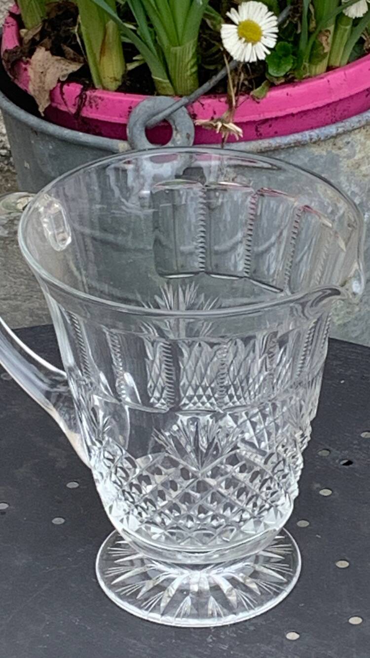 Carafe in transparent glass and crystal, chiseled, old pineapple pattern