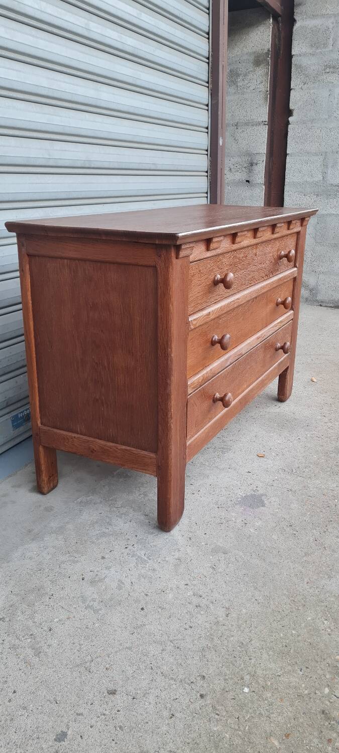 Oak chest of drawers