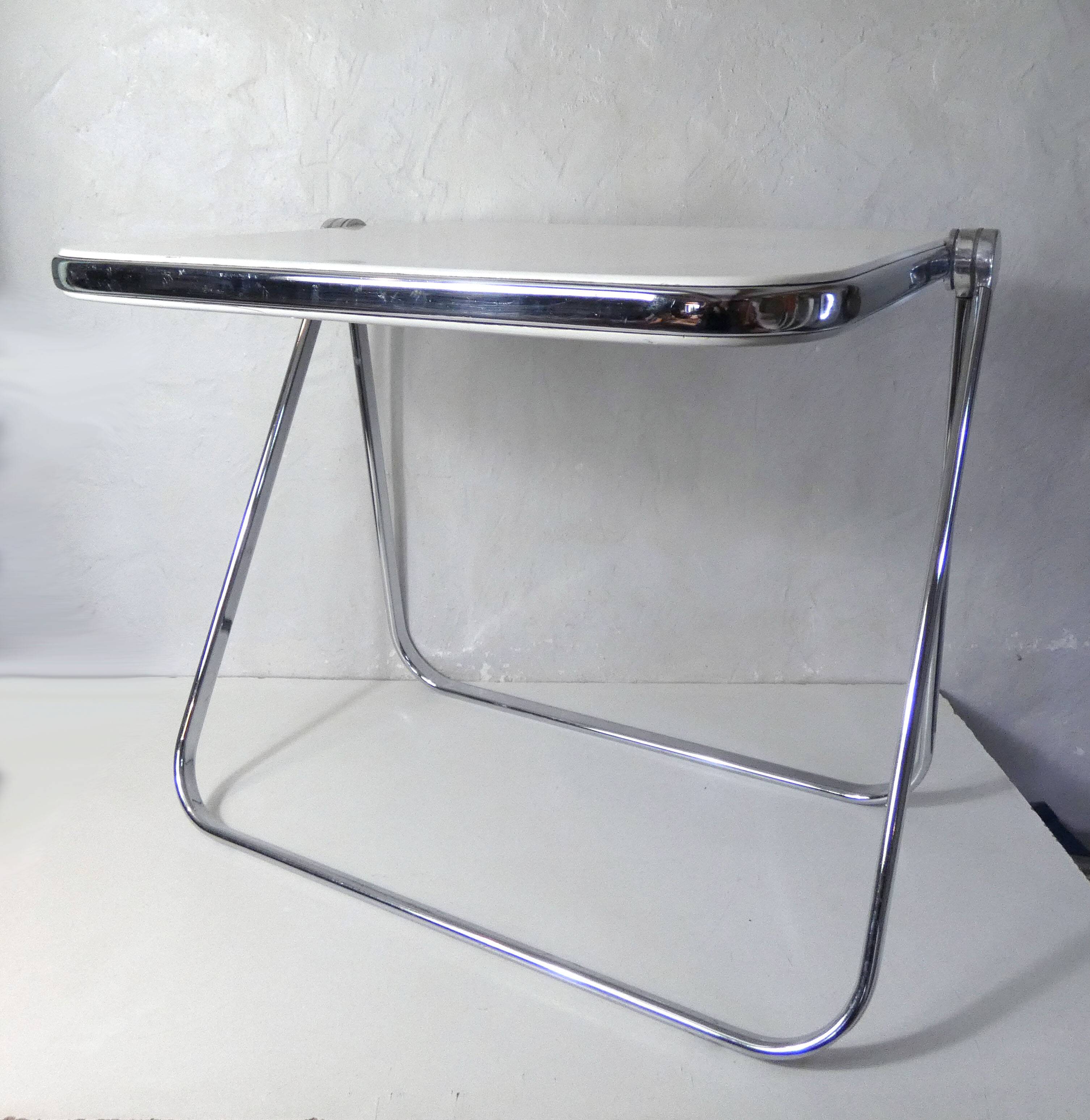 plato folding table by Giancarlo Piretti for Anonima Castelli Italy 1970
