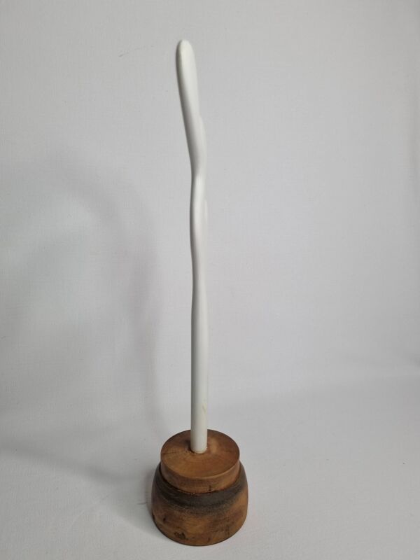 Sculpture d’inspiration biomorphique, sur socle en bois industriel, 37 cm