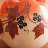 Legras vase boule jaune orangé à décor de vigne