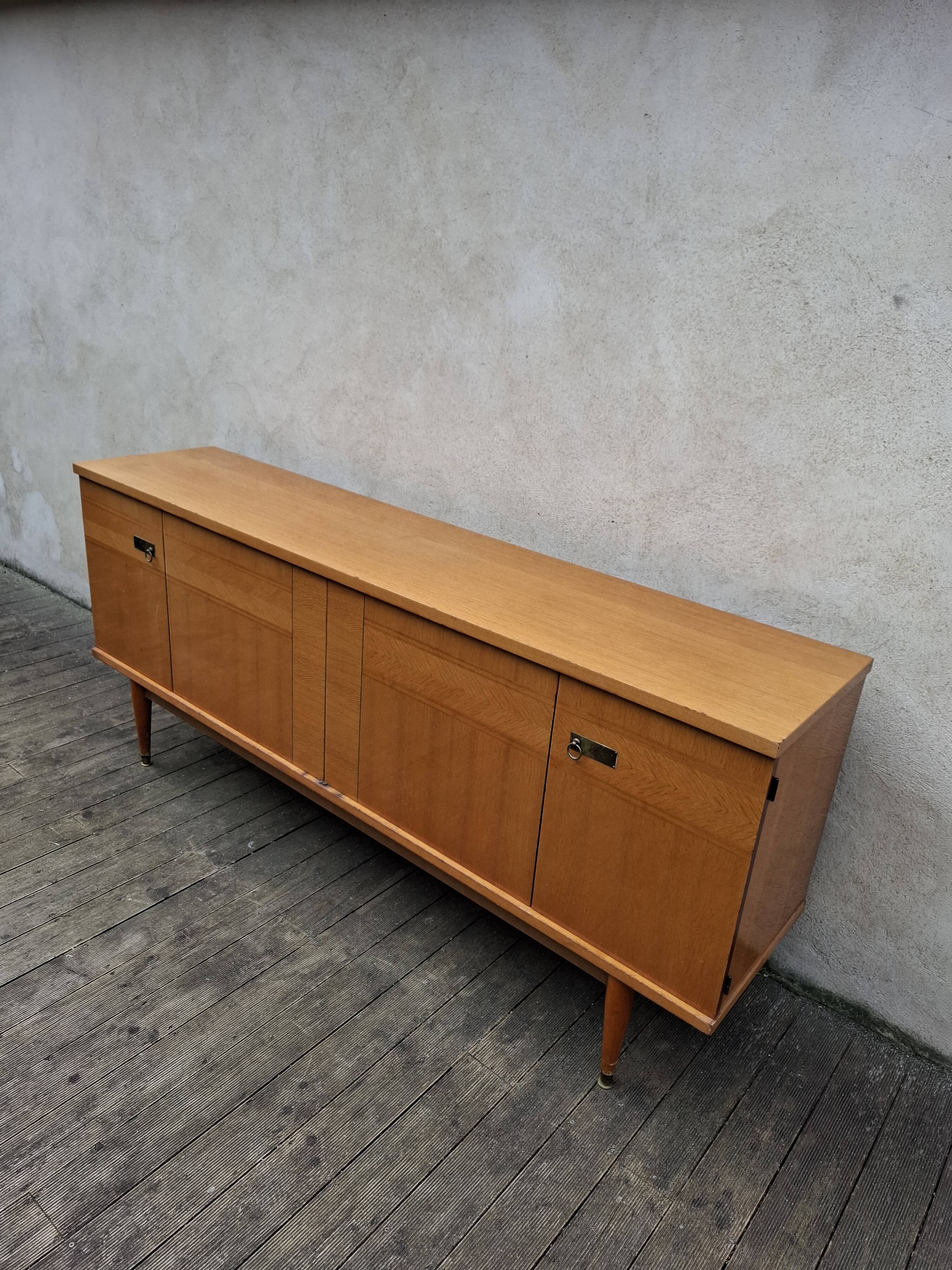 Vintage compass feet enfilade