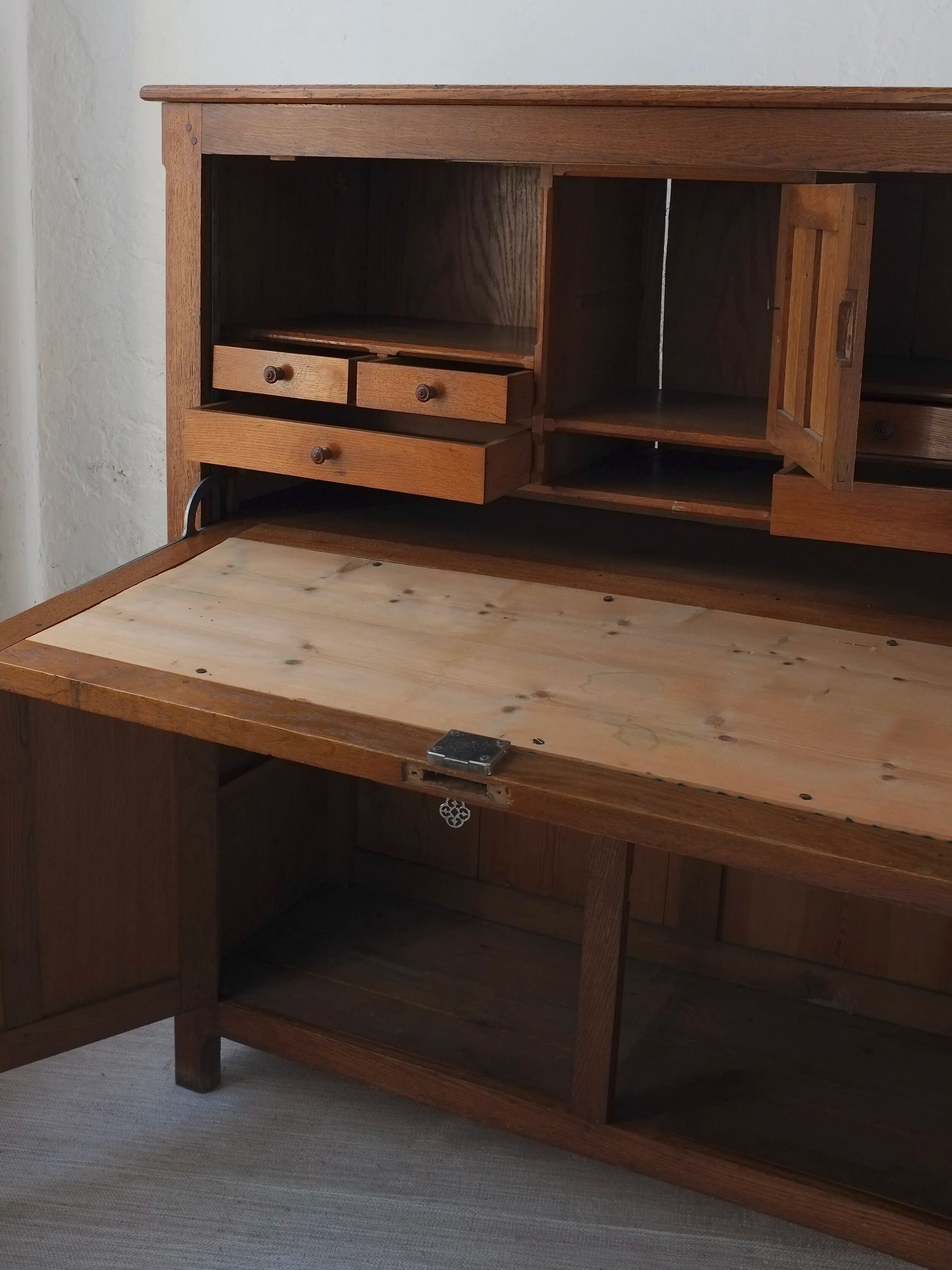 Gothic style carved oak cabinet | Belgium | 1900s