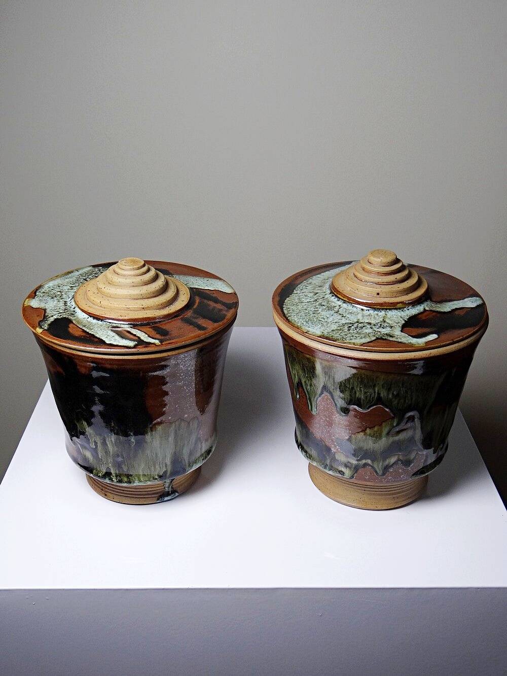 A pair of vintage stoneware pots from the 80s-90s with a Japanese style, signed handmade pottery.
