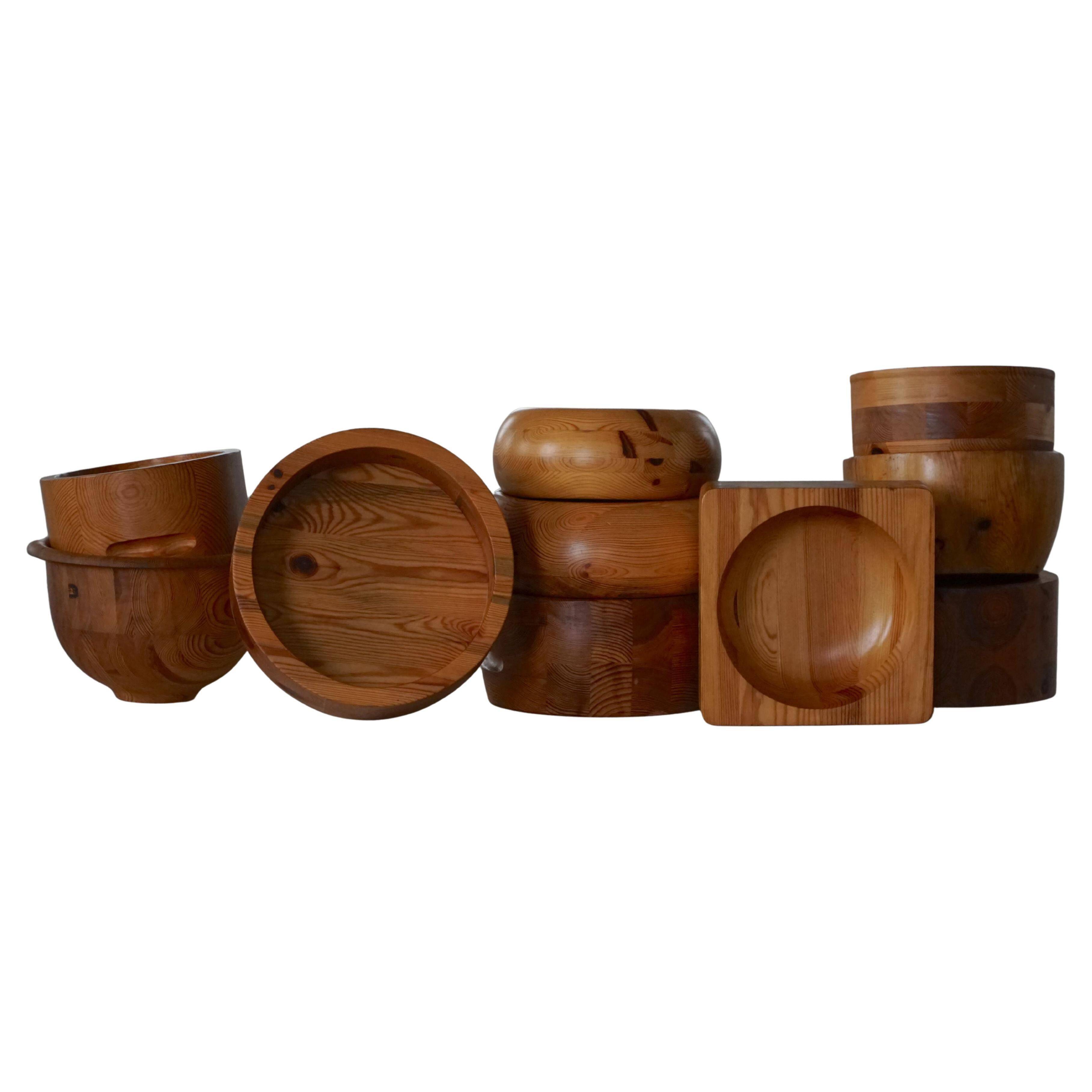 Set of 10 Swedish pine bowls from the mid-century, made by Holmbergs & Varnamo, 1970s.