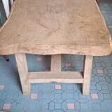 Table bassr brutaliste
