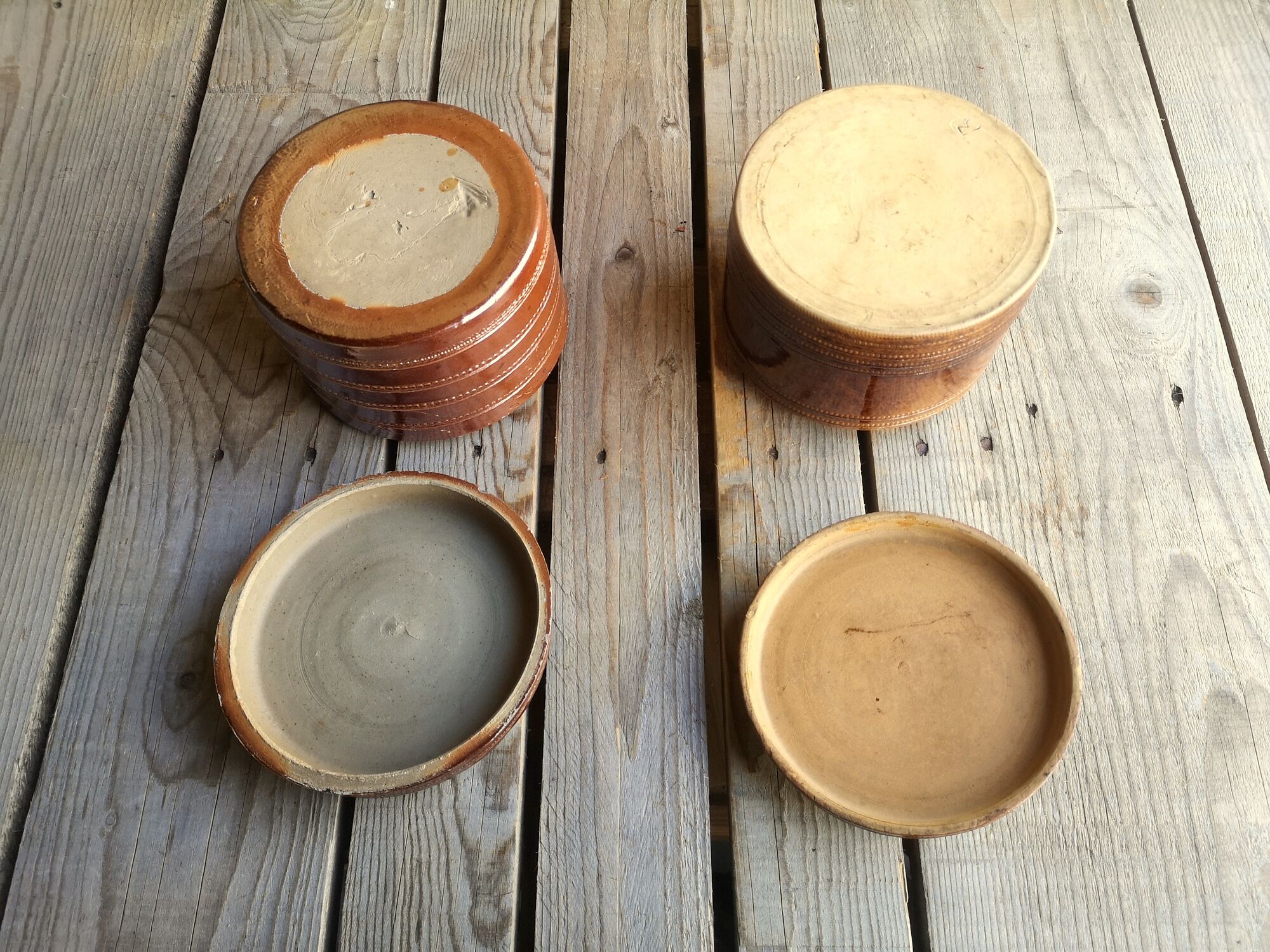 2 decorative sandstone boxes with lid