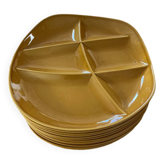 Set of fondue plates