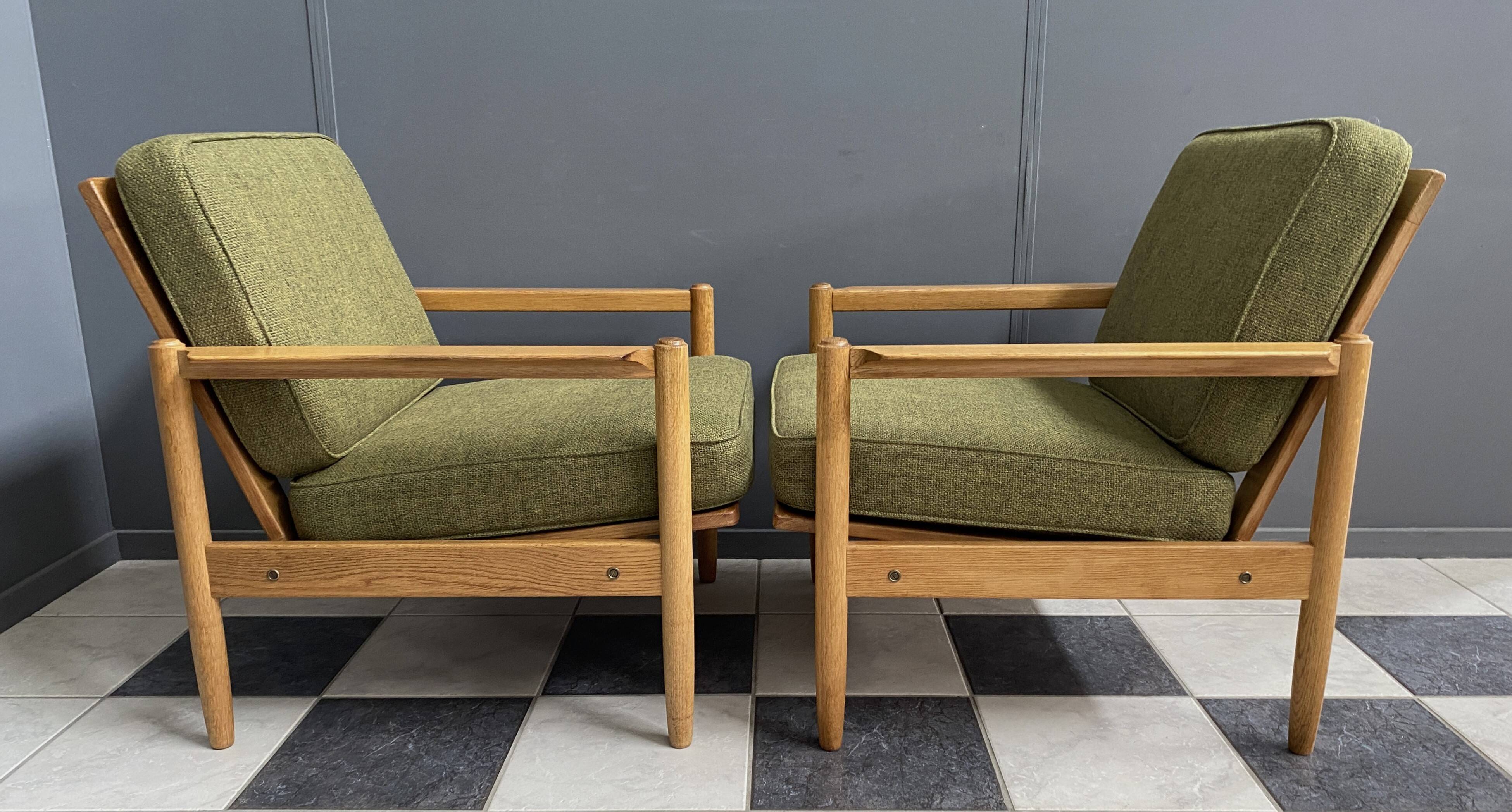 set of arm chairs in green fabric and wood 1960s