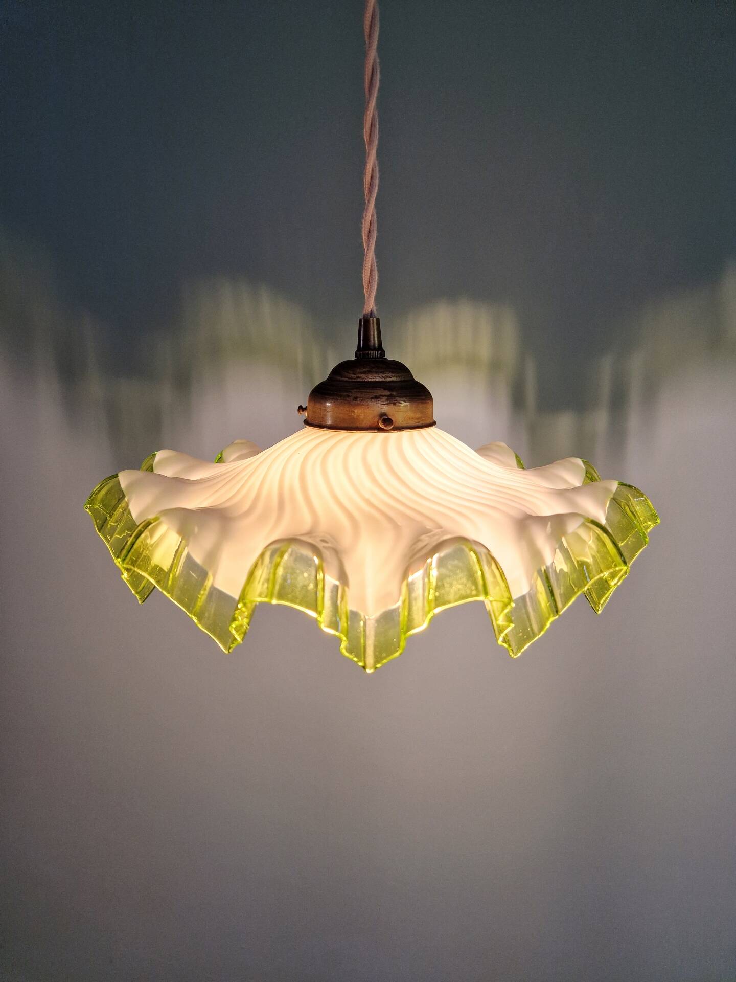 Art Deco suspension in white opaline with a scalloped design, 1920-30.
