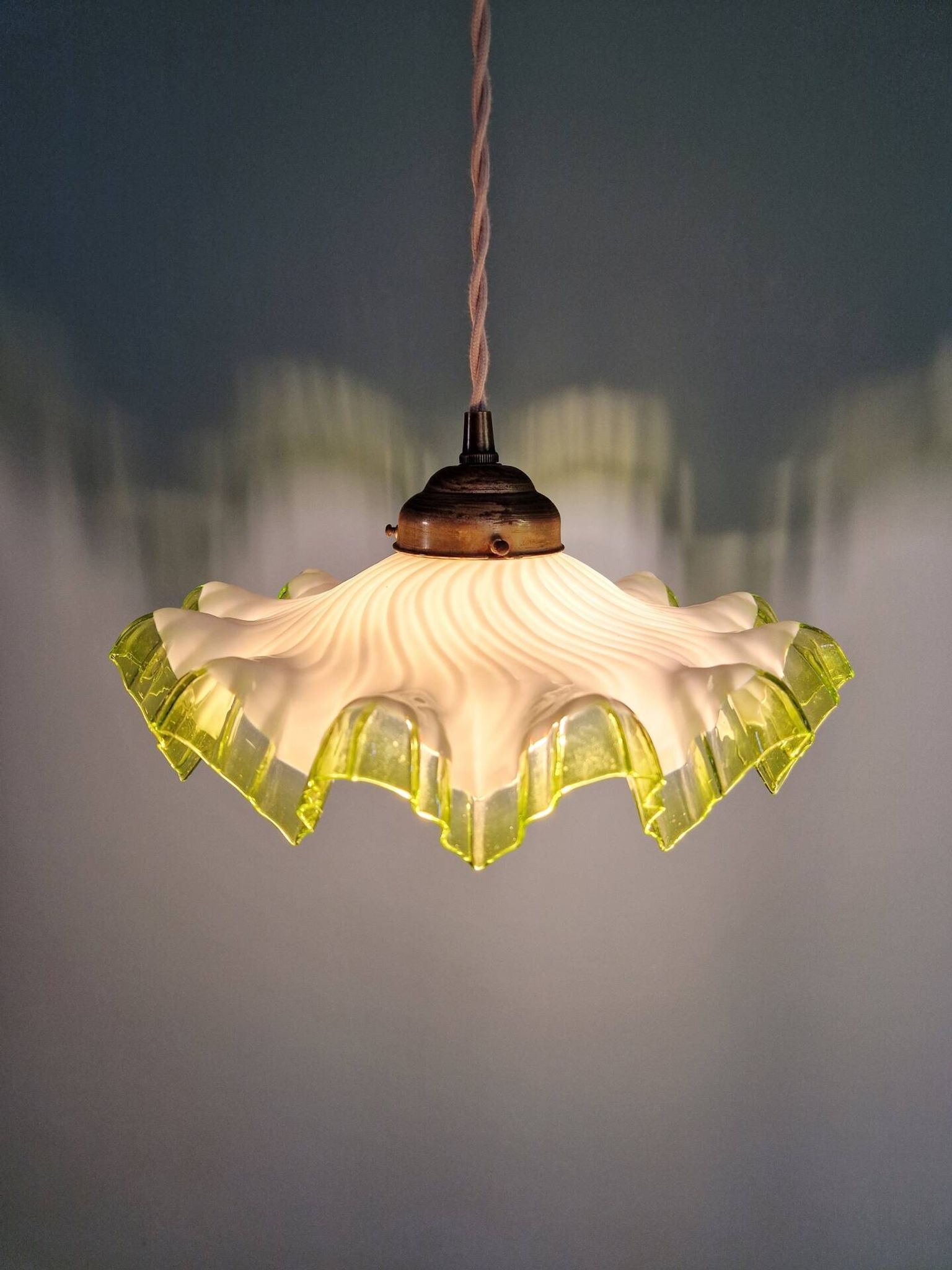 Art Deco suspension in white opaline with a scalloped design, 1920-30.
