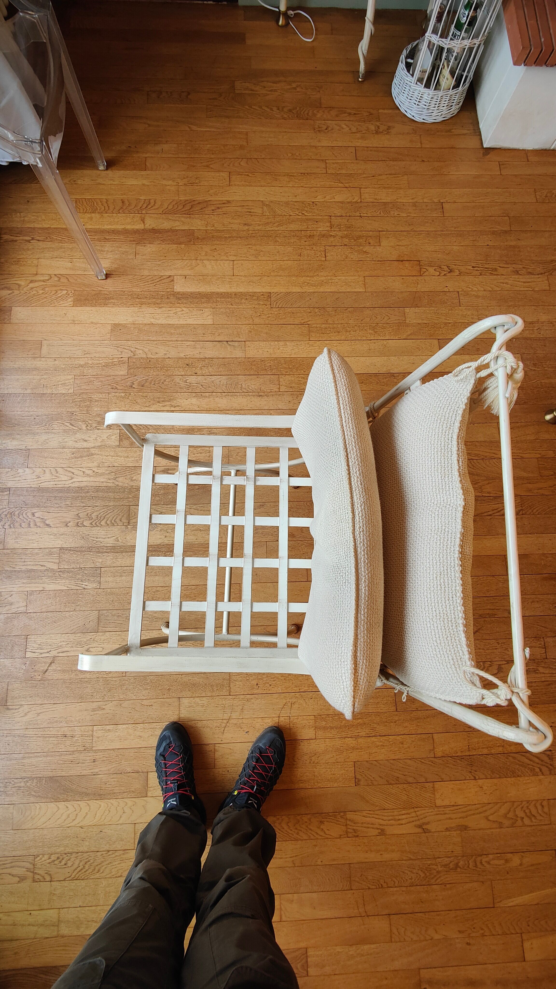 Dining table & 6 white wrought iron chairs Roche Bobois romantic style