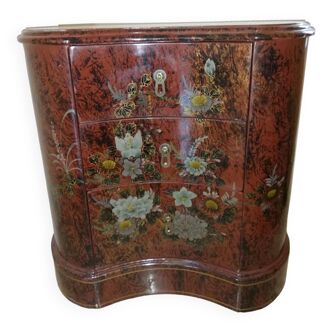 Lacquered furniture