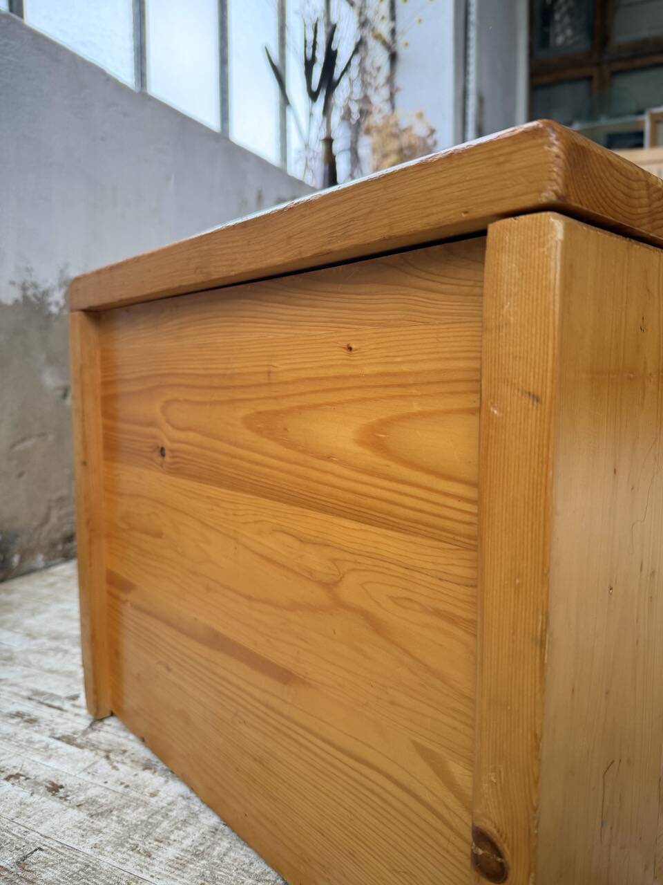 Chest or coffee table Perriand Les Arcs 1800