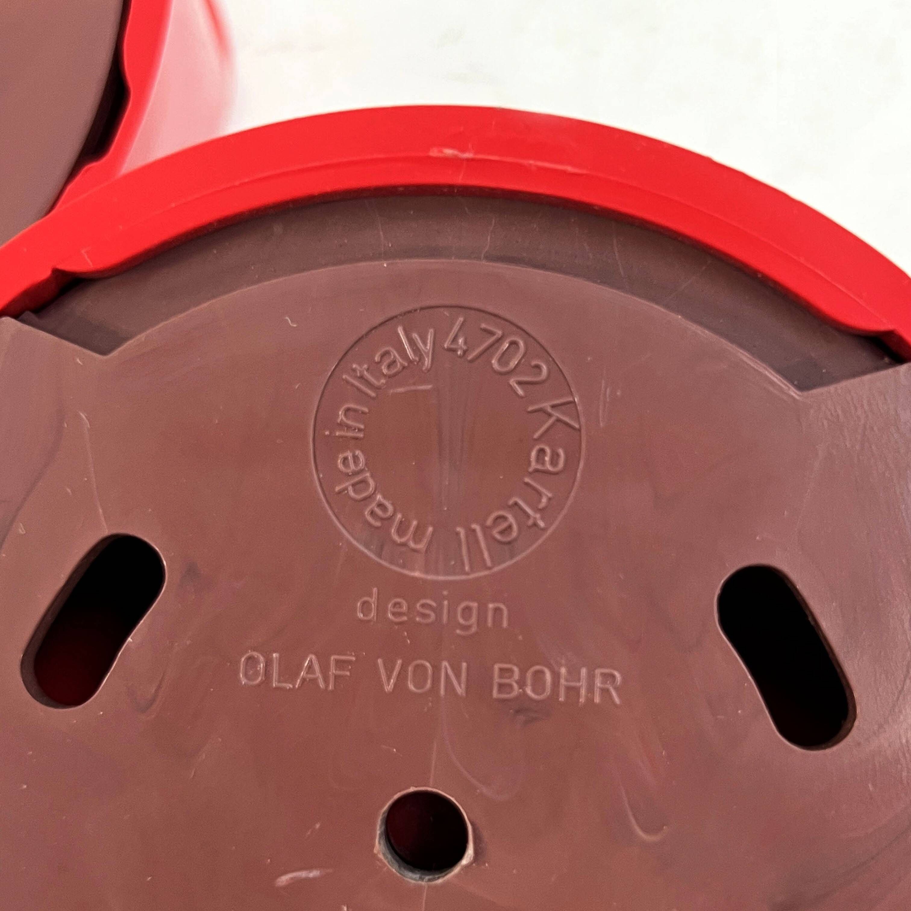 Set of 2 red "gancio 4702" coat hooks by olaf von bohr for kartell, 1970.