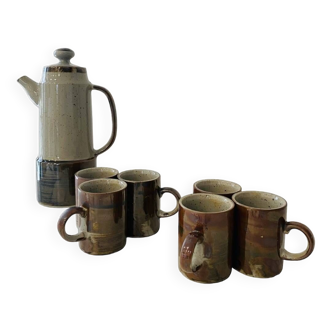 Coffee service, cups and coffee maker