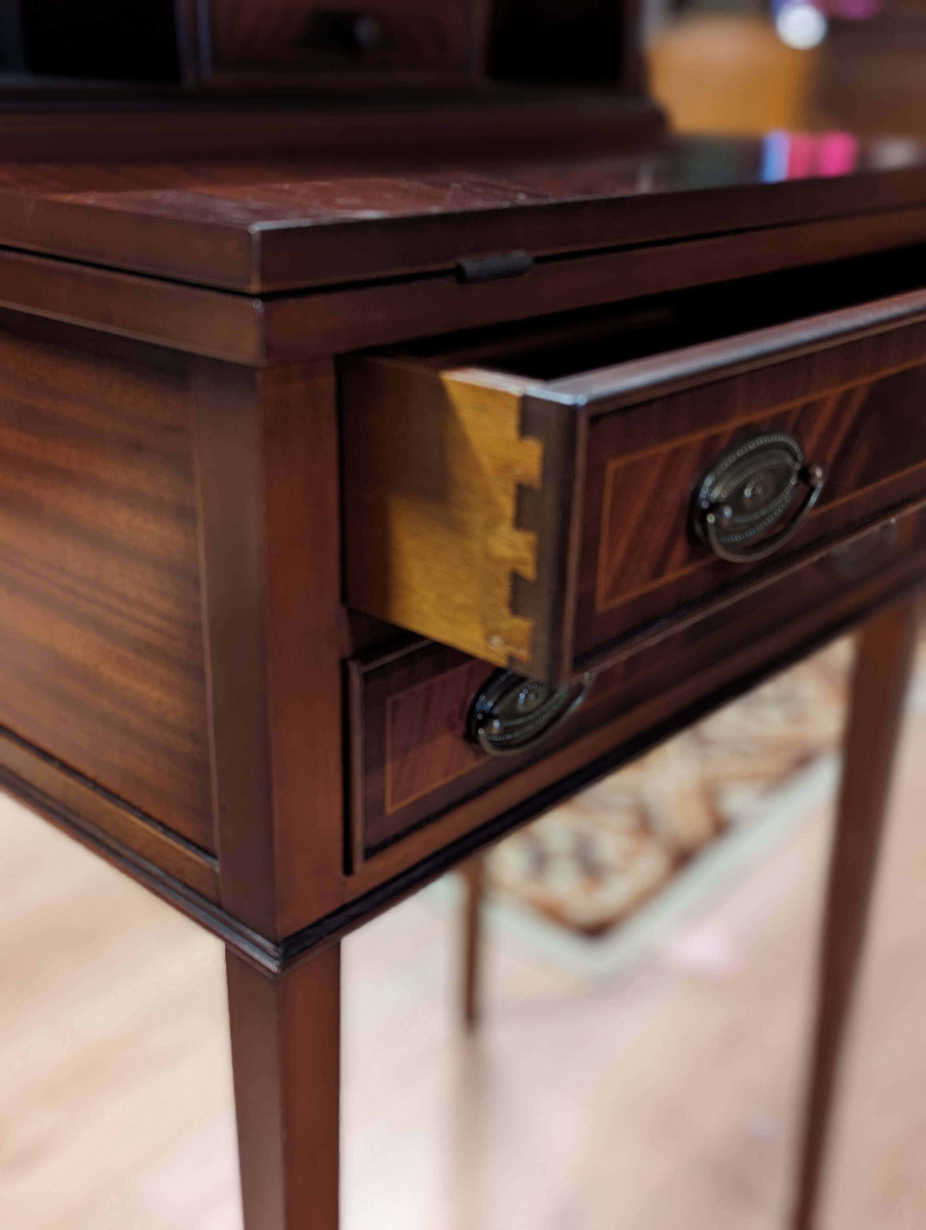 Small mahogany happiness of the day desk