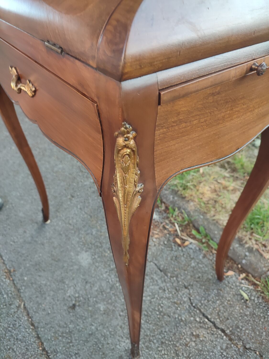 Slope office, speed bump secretary