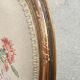 Fauteuil en bois doré à dossier médaillon de style louis xvi