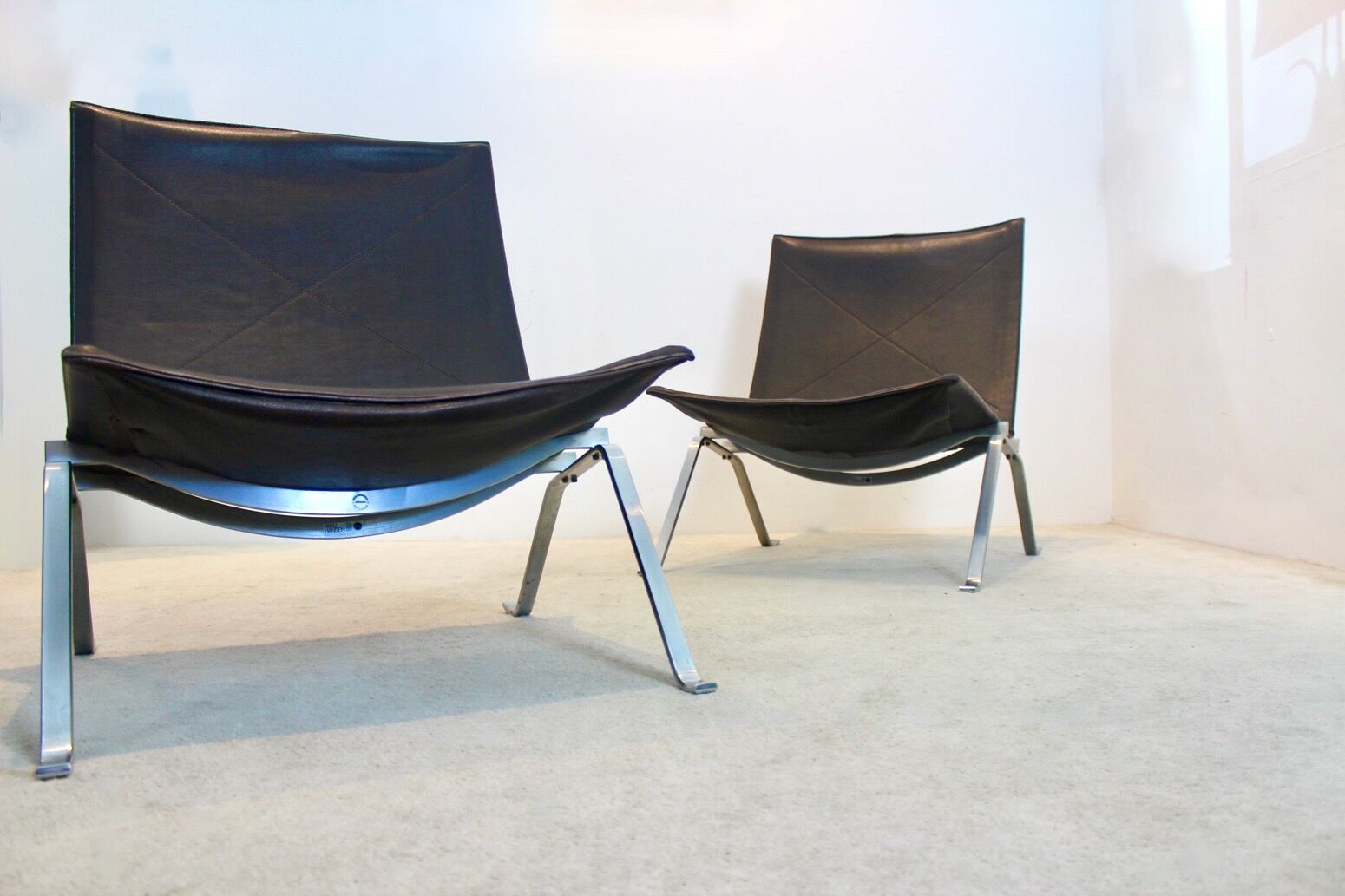Fauteuils PK22 en cuir brun par Poul Kjærholm pour Fritz Hansen