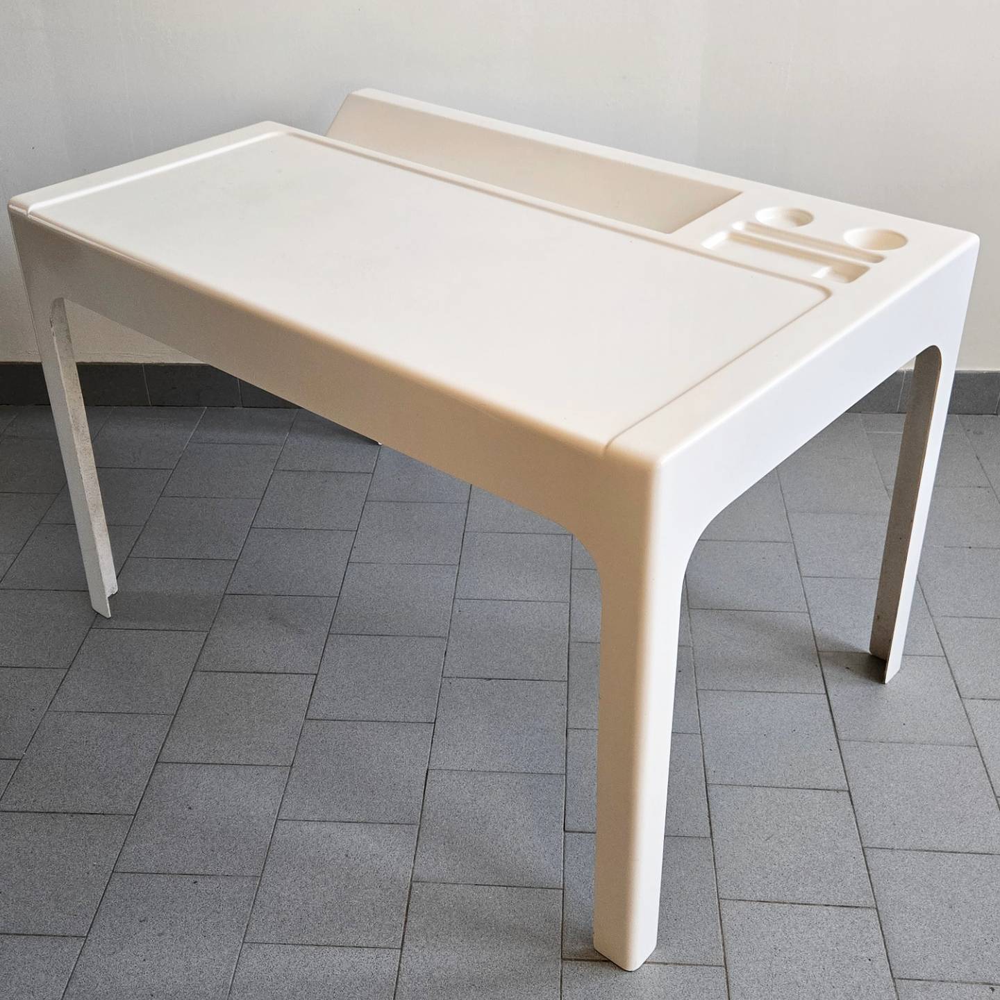 Ozoo desk by Patrick Gingembre 1960