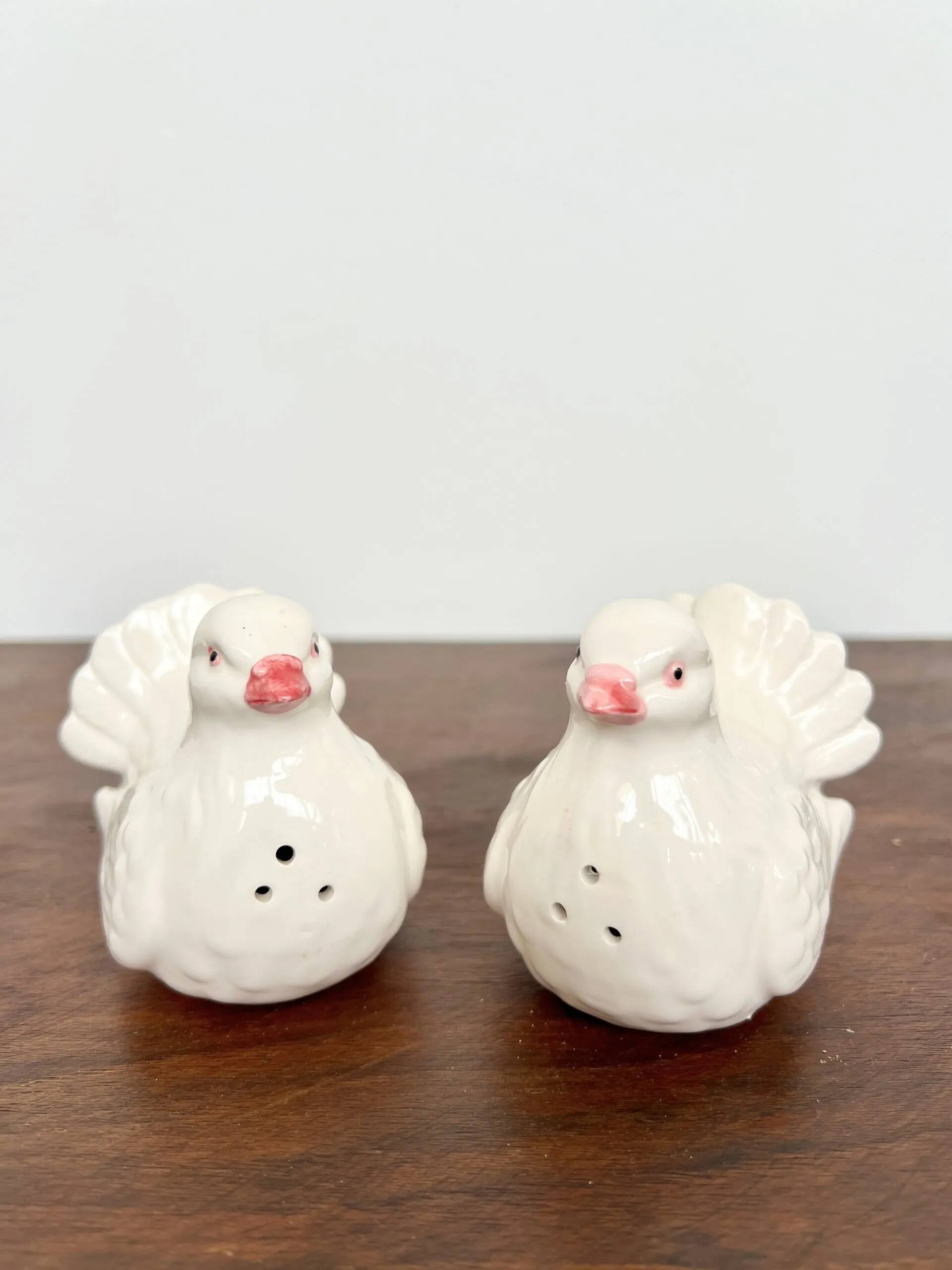 Ceramic salt and pepper set in white doves