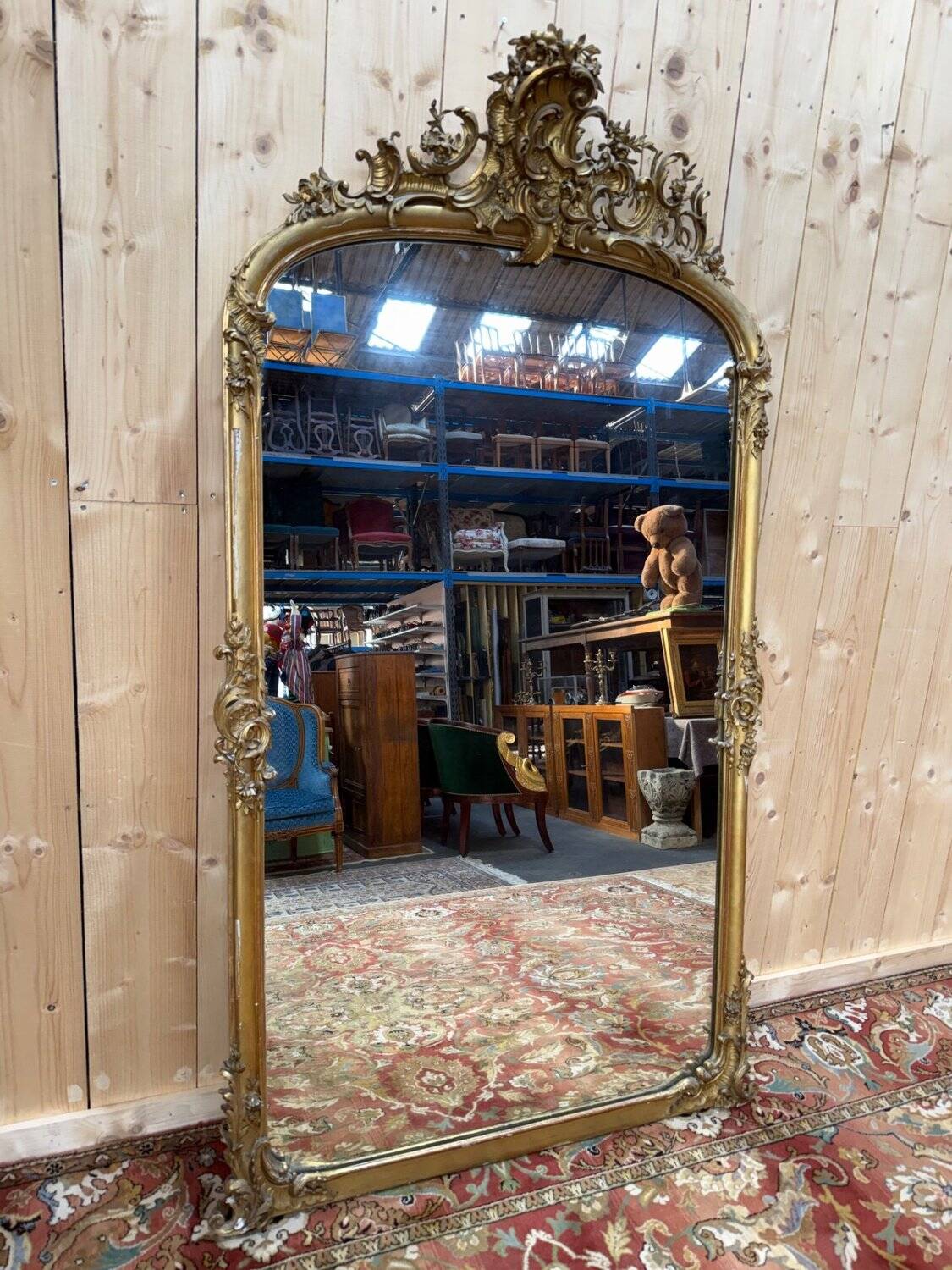 Napoleon III mirror in wood and gilded stucco with gold leaf.