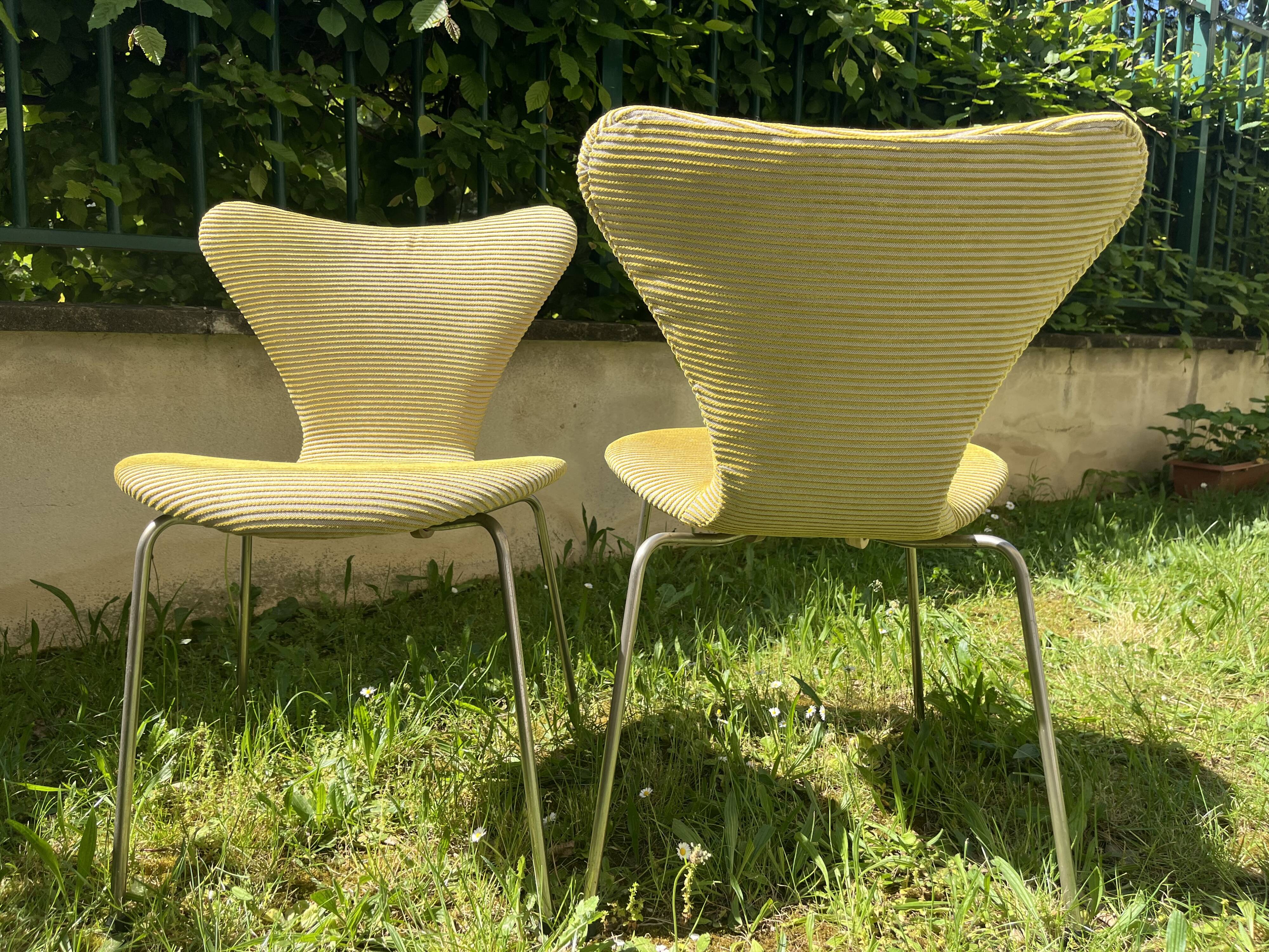 Set of 2 Jacobsen number 7 chairs, first series 1960.