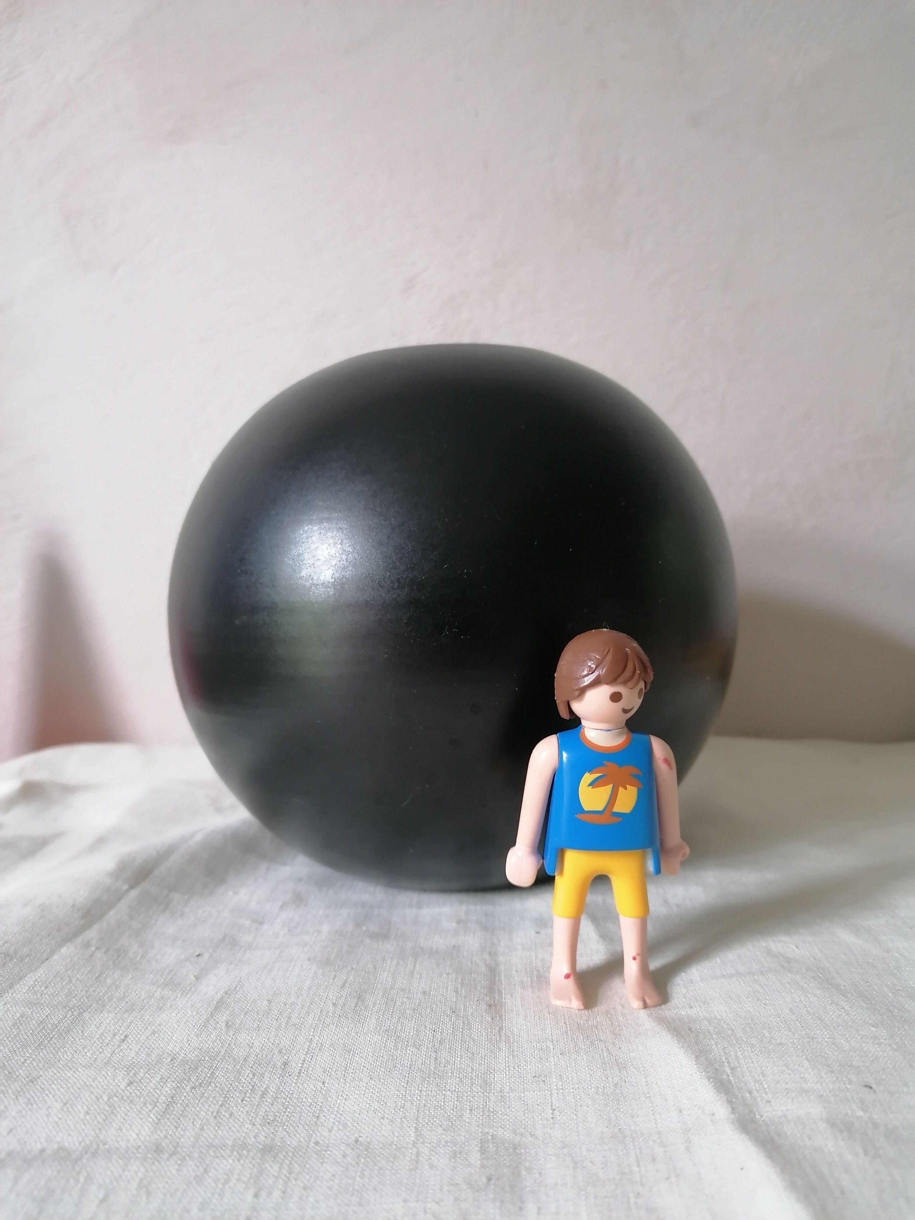 Karlsruhe Majolica ceramic ball vase