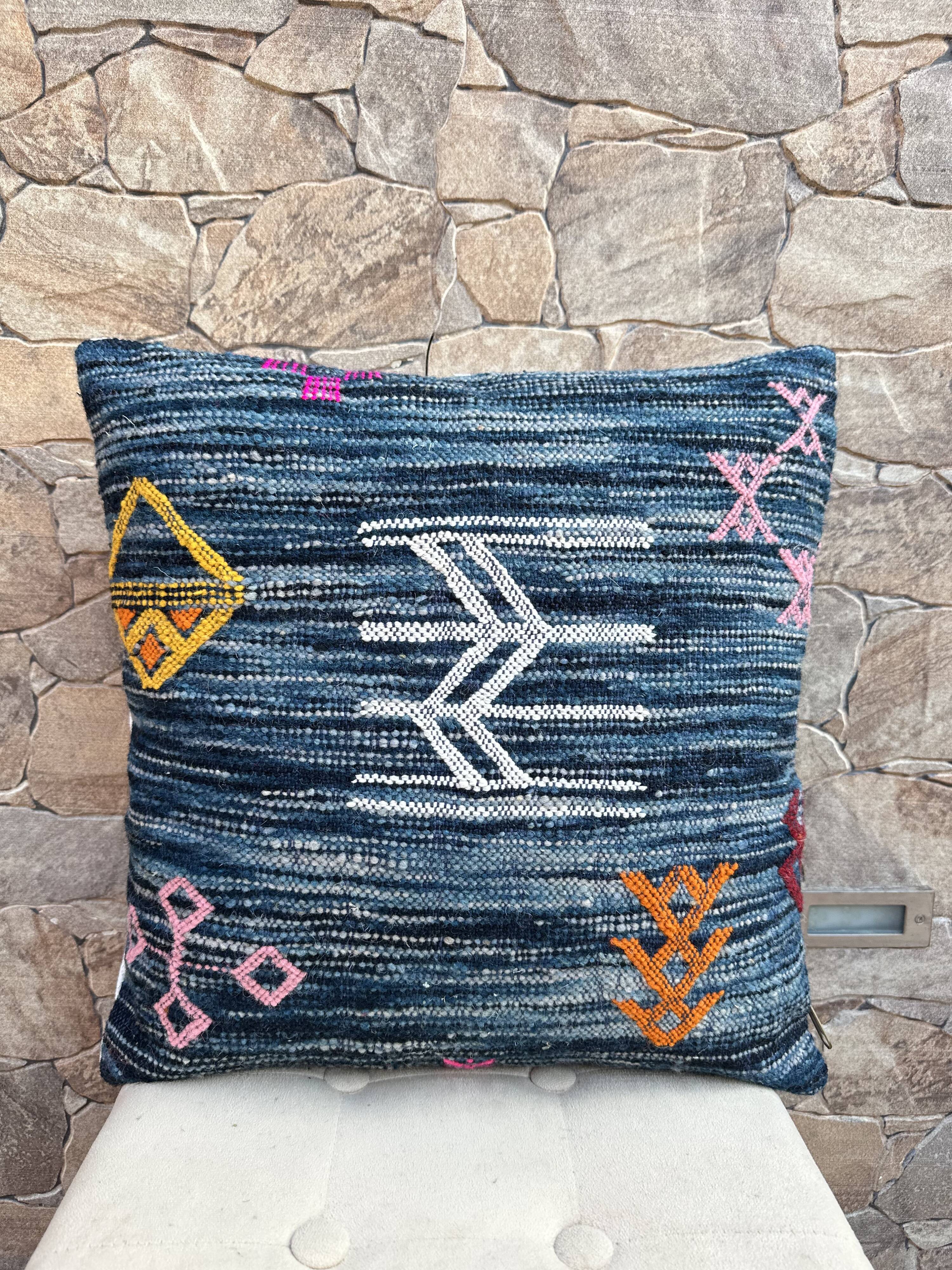 Moroccan Kilim cushion cover: Handmade wool cushion.