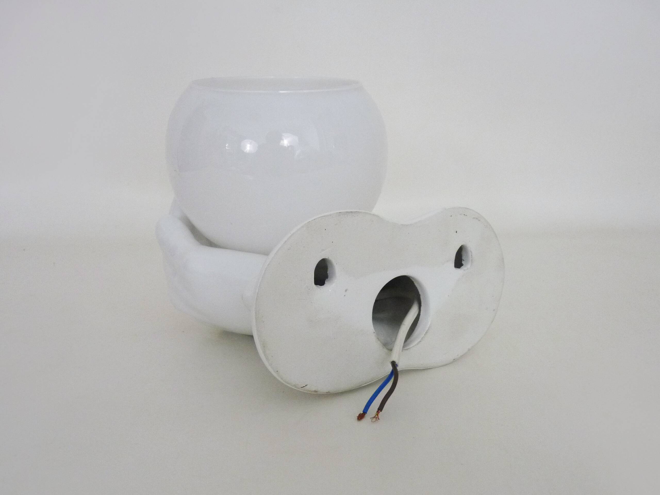 Ceramic pair of hands wall light from the 1970s.