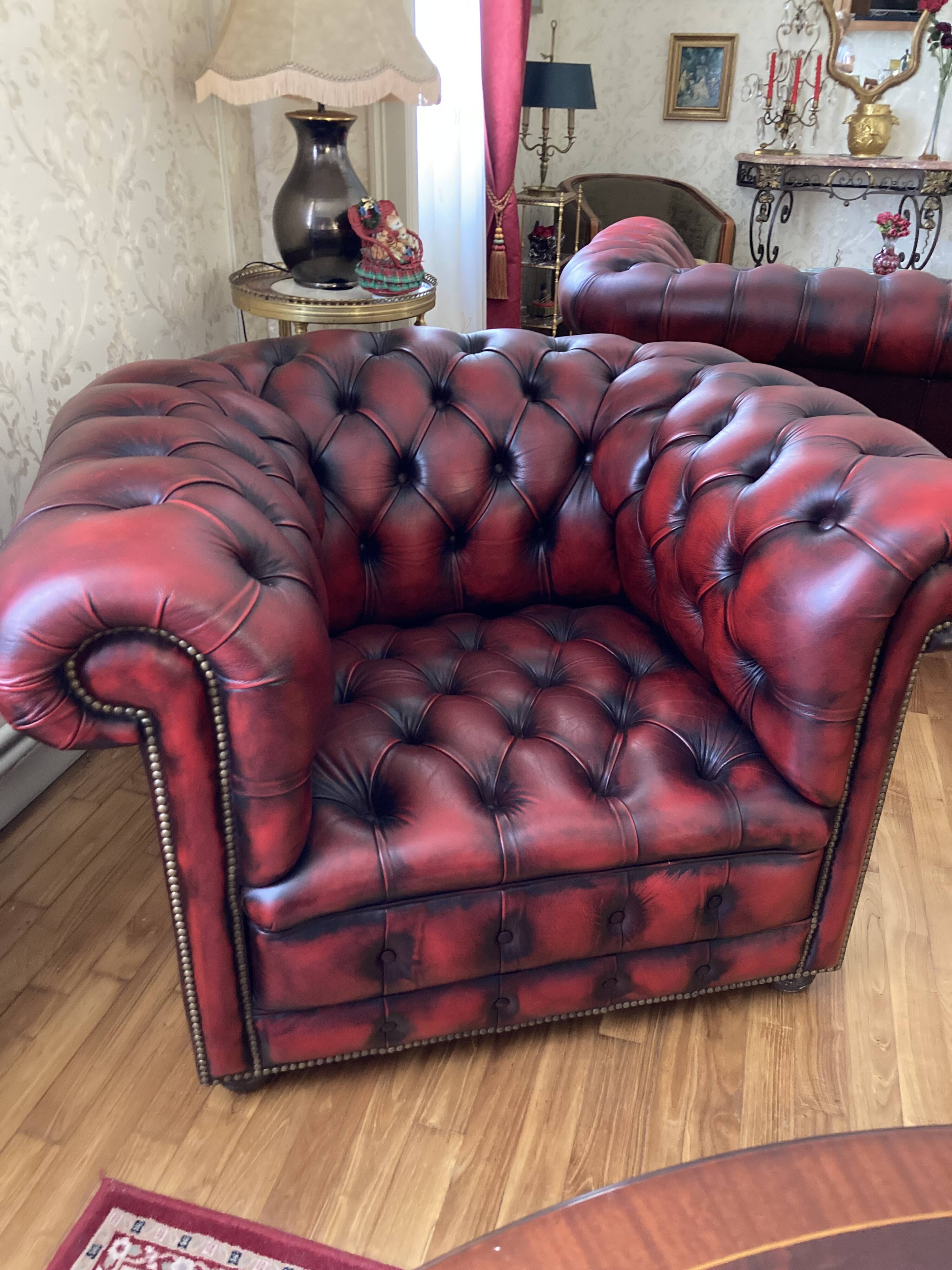 Chesterfield sofa 3-seater and its 2 armchairs