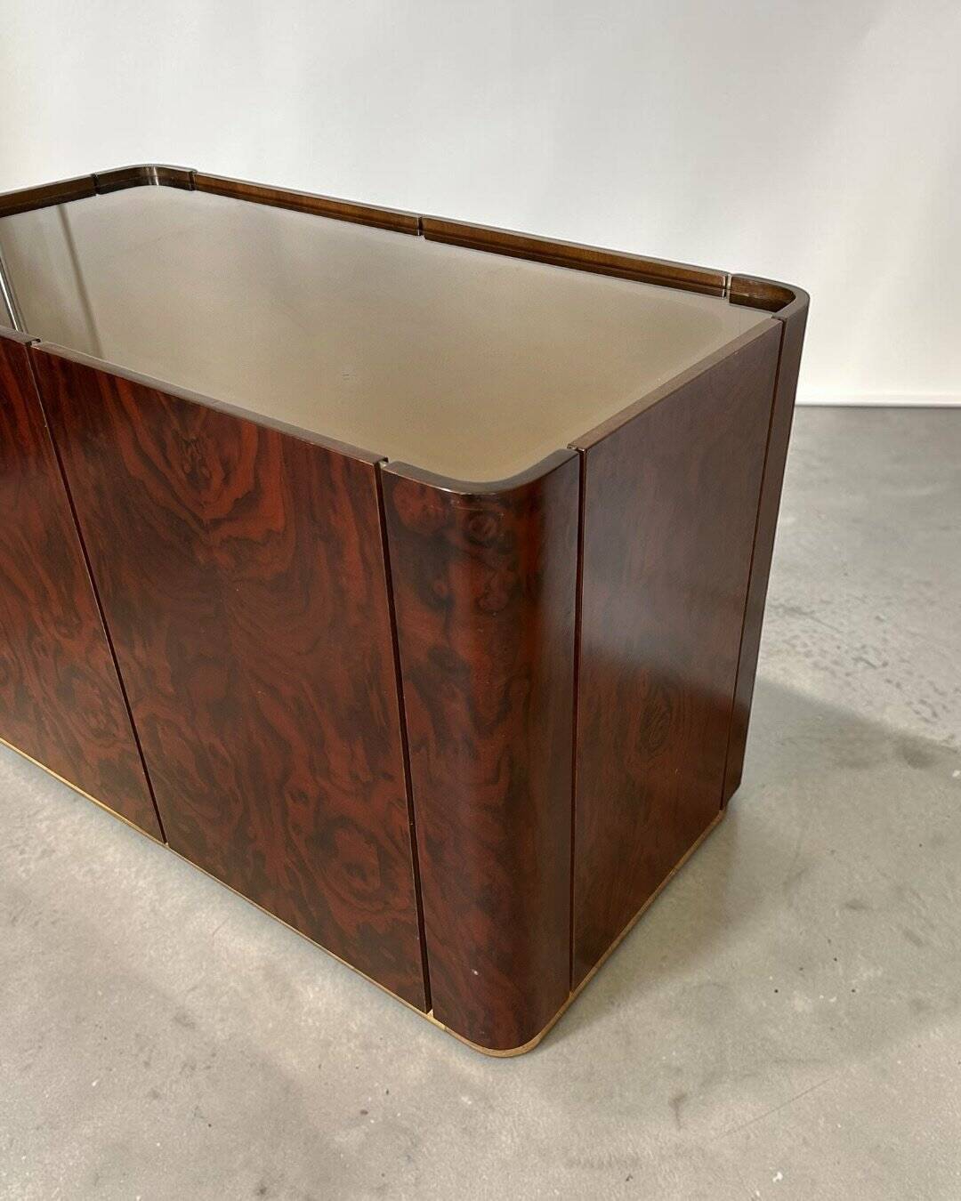 Dry bar in walnut and brass with a mirrored top, Italy 1970.