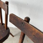 Paire de chaises tripodes savoyardes art populaire chêne