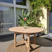 Renovated round table with extension