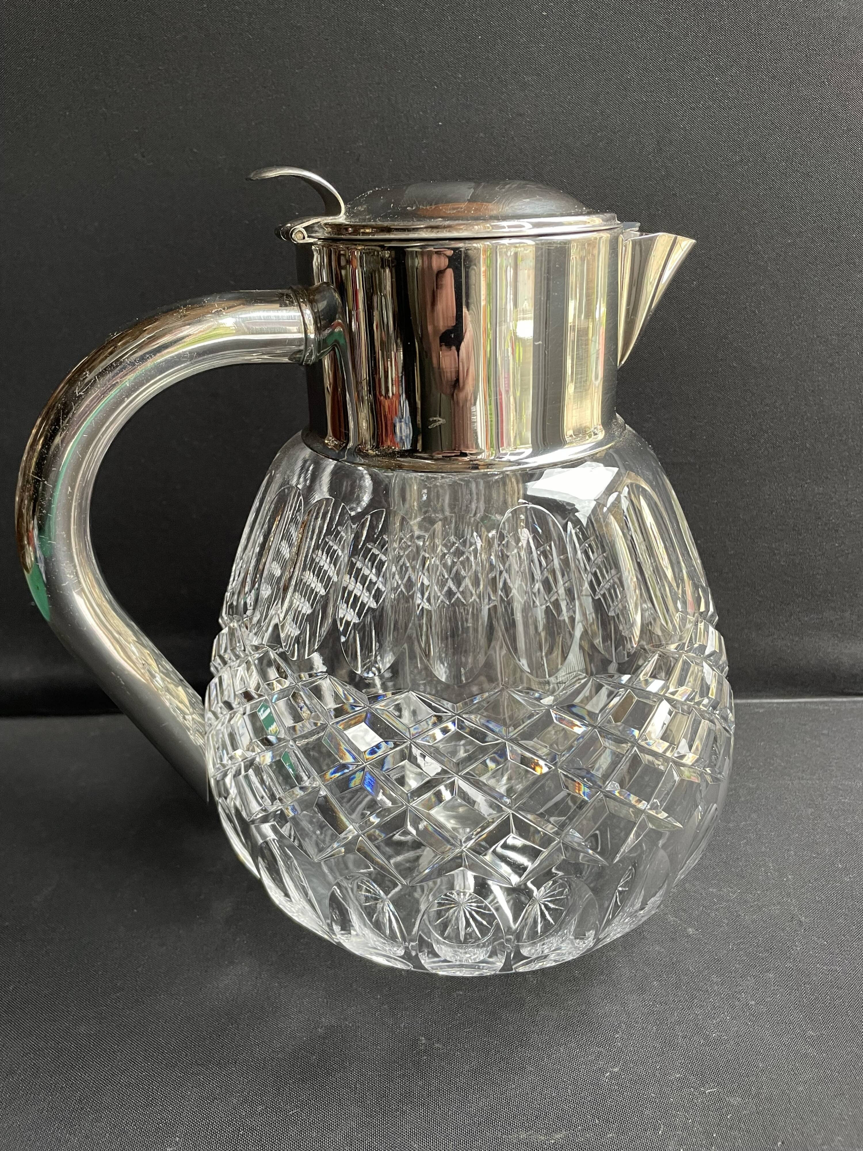 Important jug with ice reserve in cut crystal and silver-plated metal