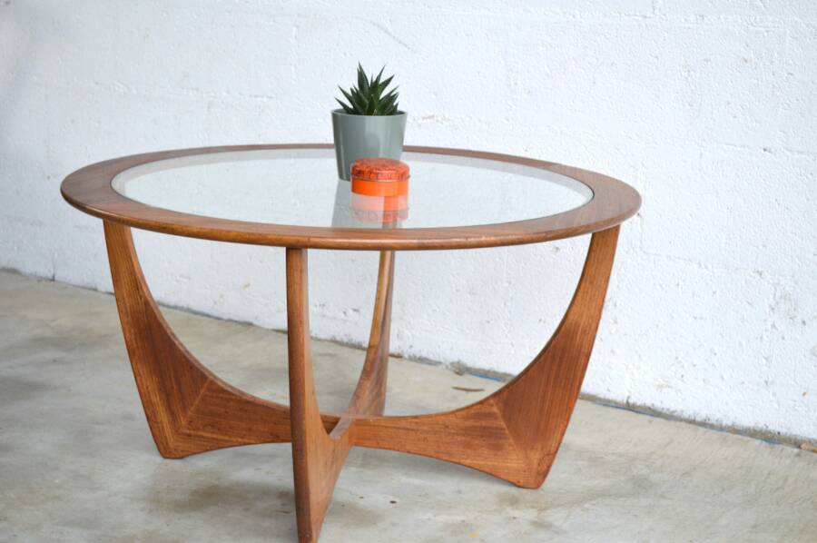 Round coffee table by Victor Wilkins * D84 cm