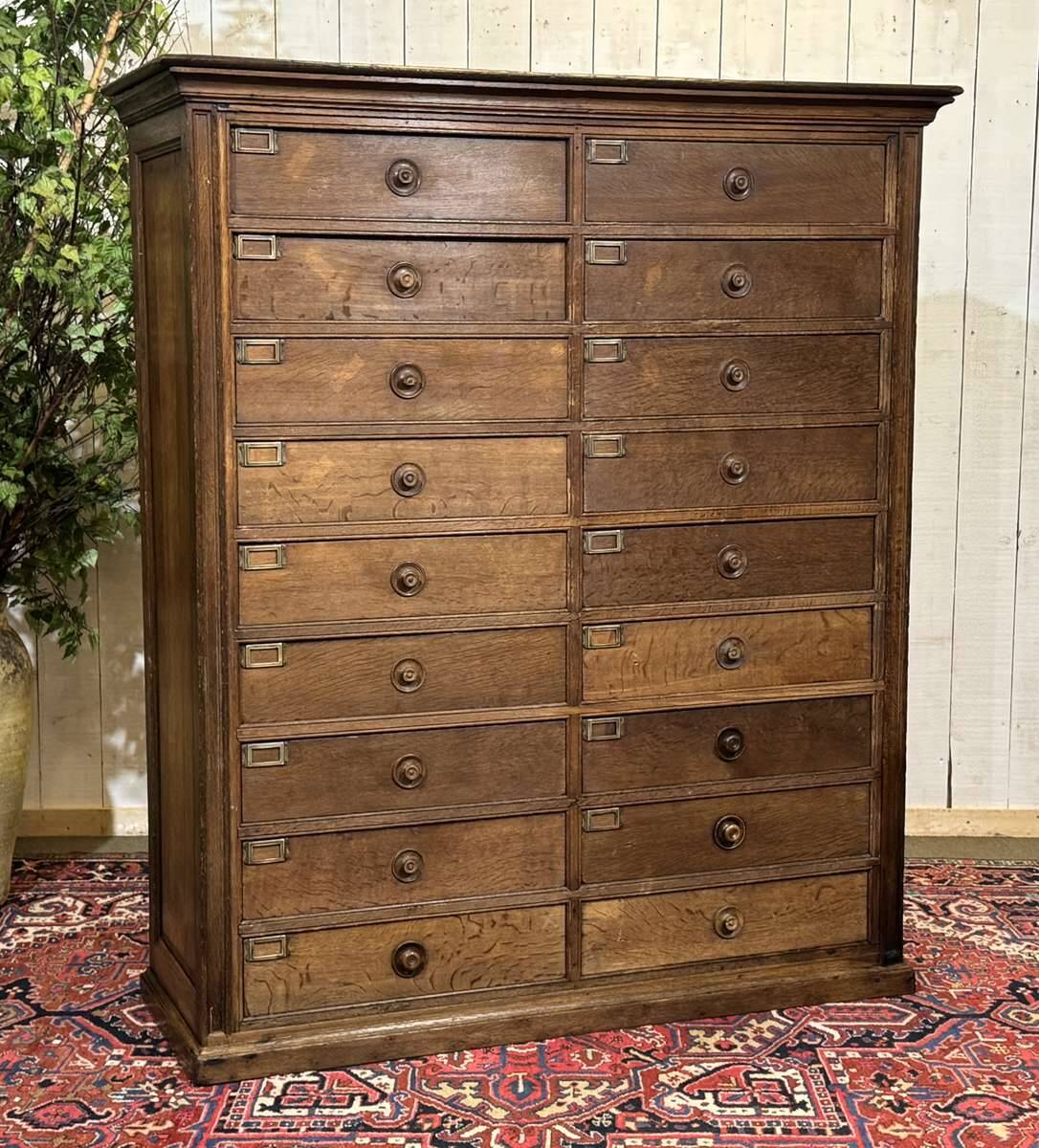 Notary's cabinet with 18 drawers in oak and fir from the early 20th century.