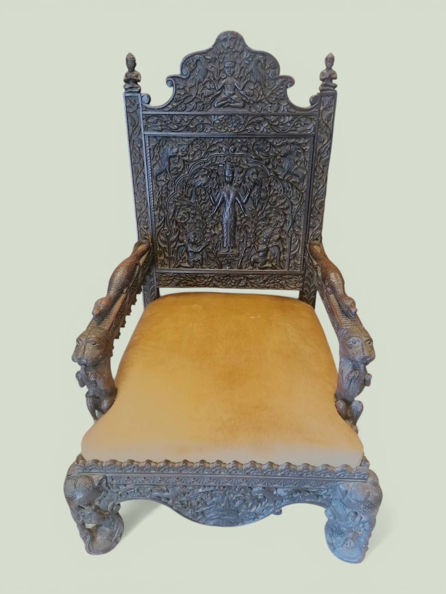Indian throne chair in carved red wood - Buddhist / Hindu.