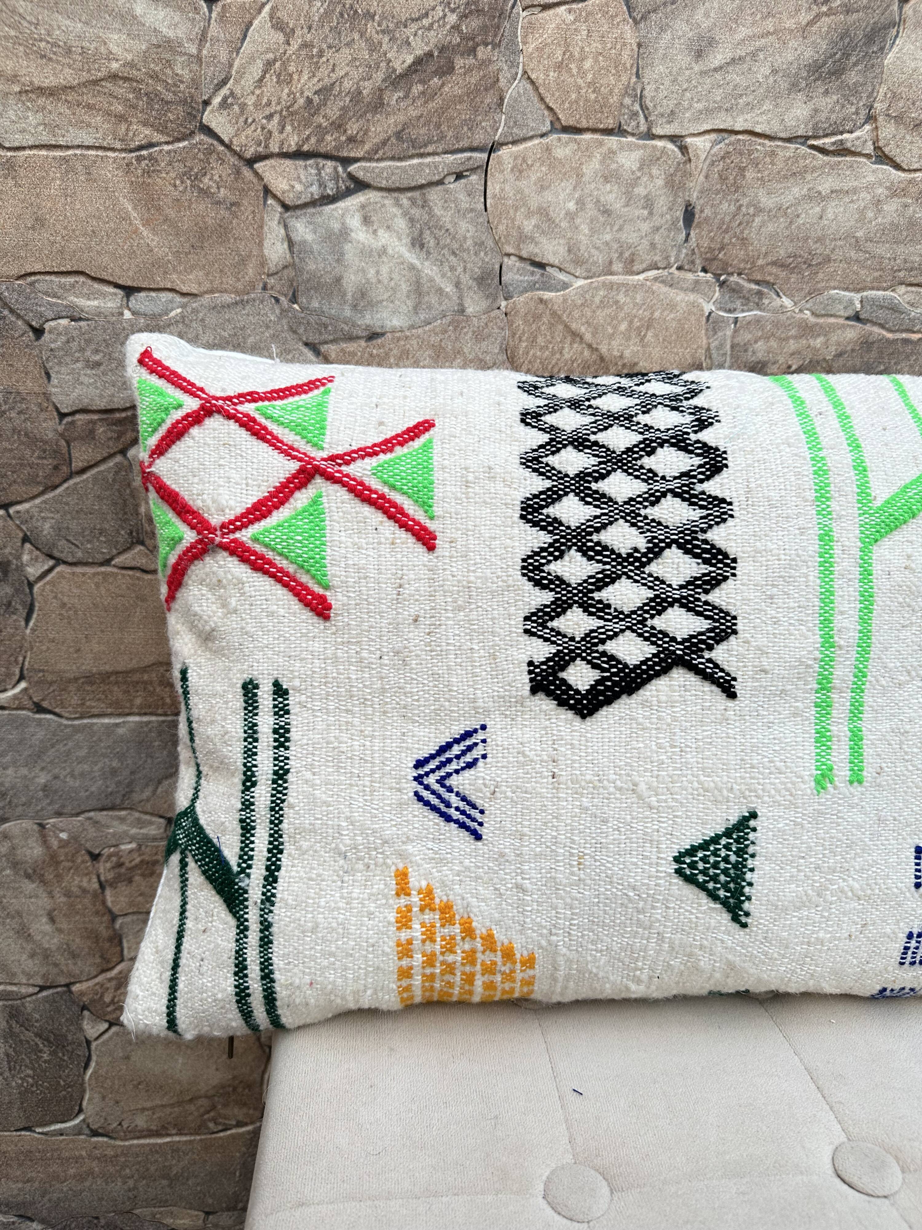 Housse de coussin artisanale marocaine en laine berbère