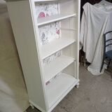 WARDROBE WITH WALLPAPER