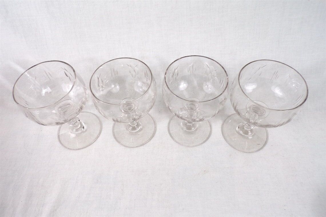 Set of 4 wine glasses tasting glasses in cut blown glass NINETEENTH CENTURY