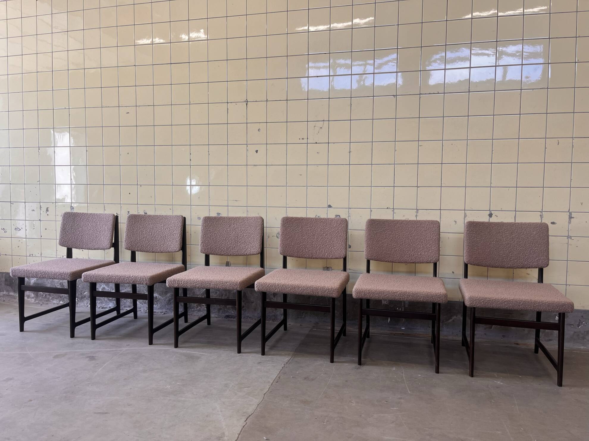 Ensemble de six chaises de salle à manger belges