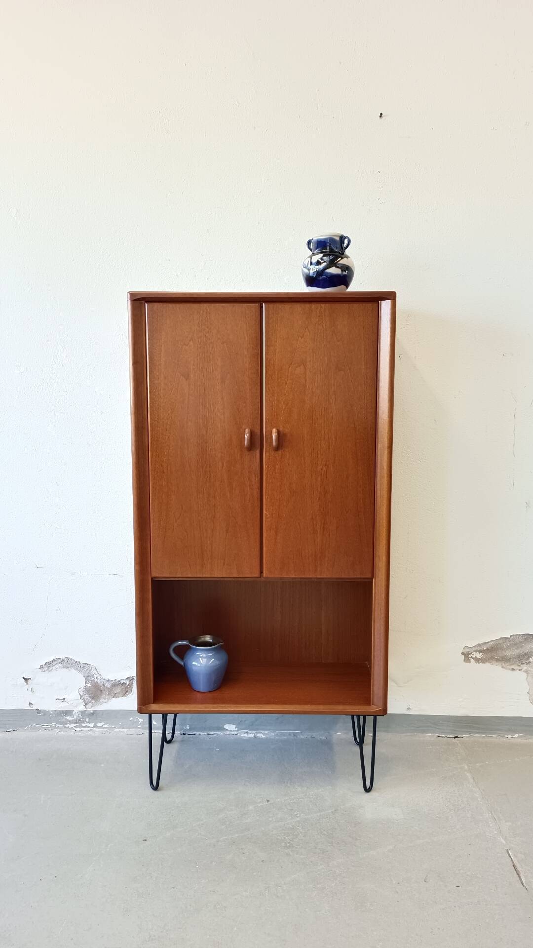 Luning teak wardrobe