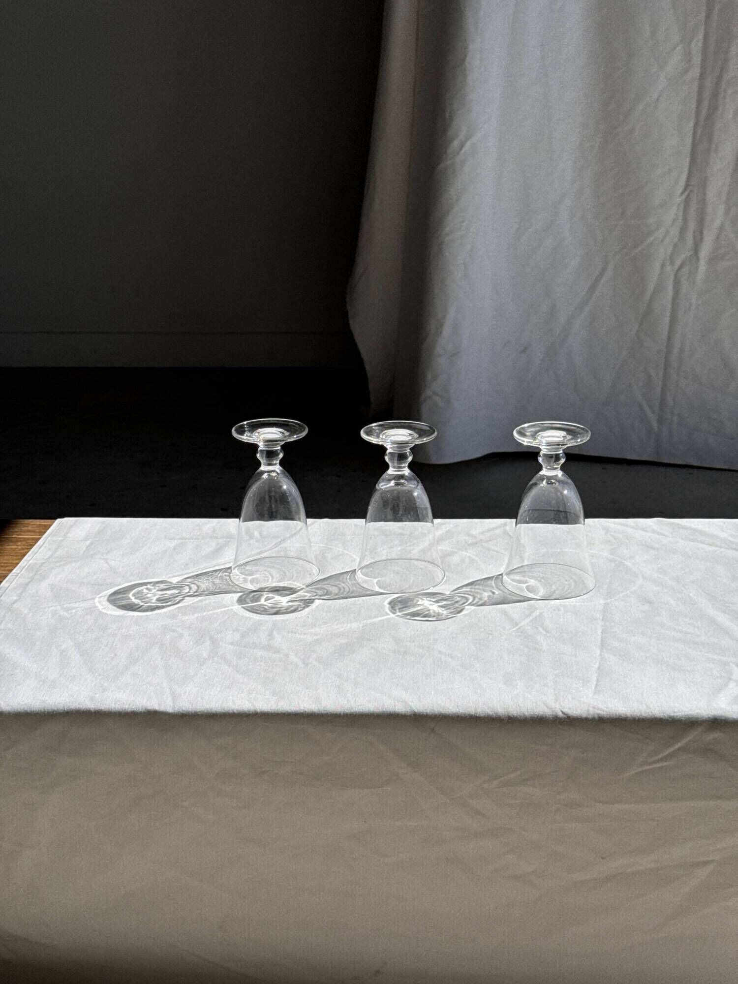 Set of 3 vintage stemmed glasses in clear glass H14 D10