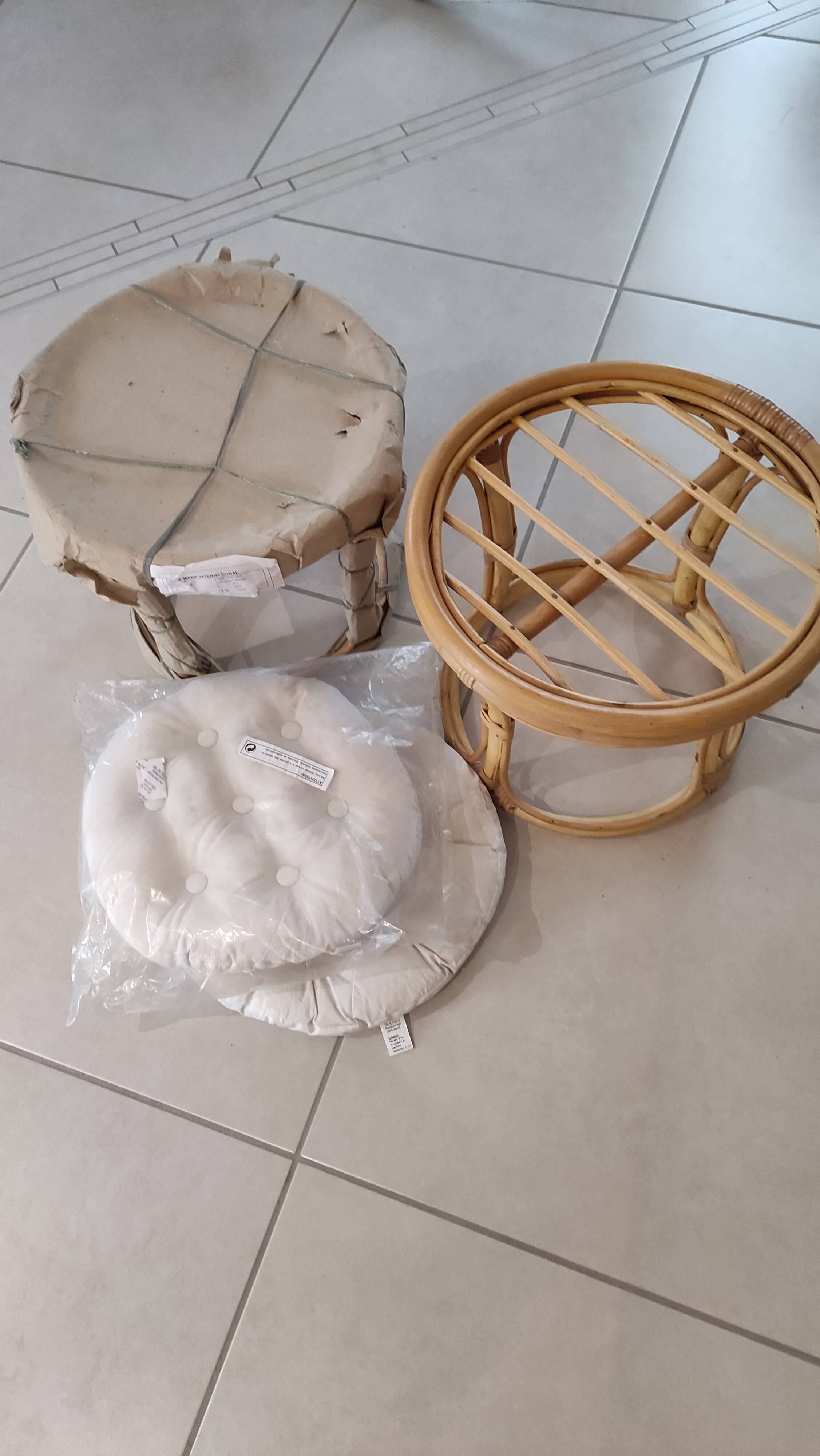 Paire de poufs en rotin et bambou
