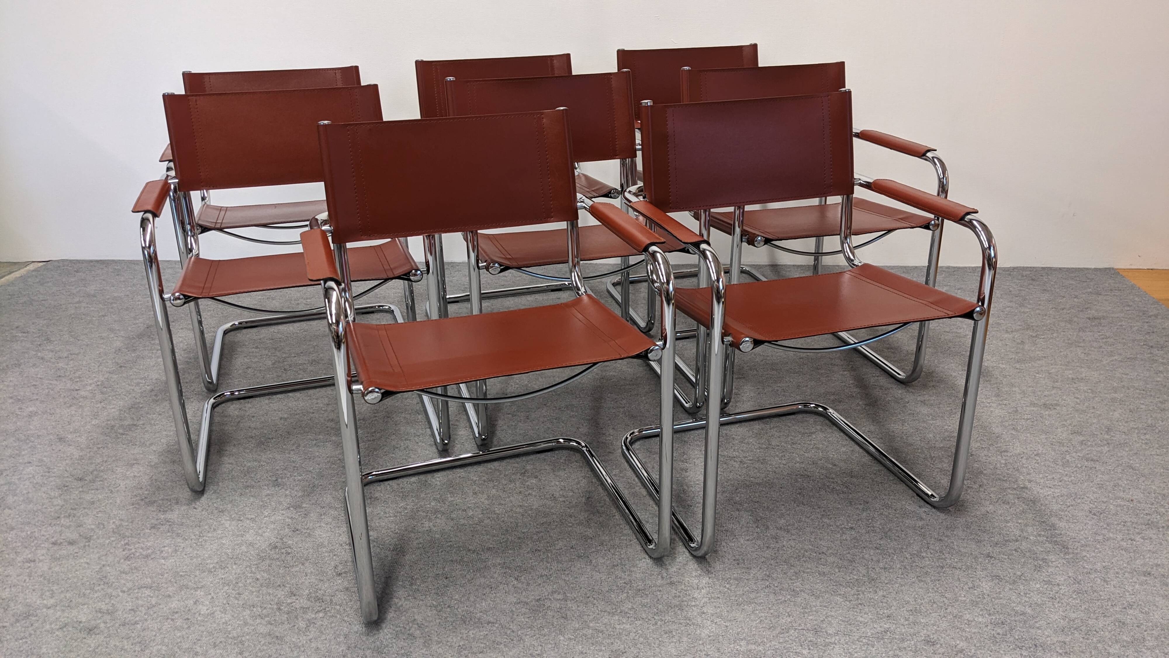Série de 8 fauteuils cantilever modèle MG5 Made in Italy