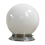 Plafonnier globe en opaline blanche