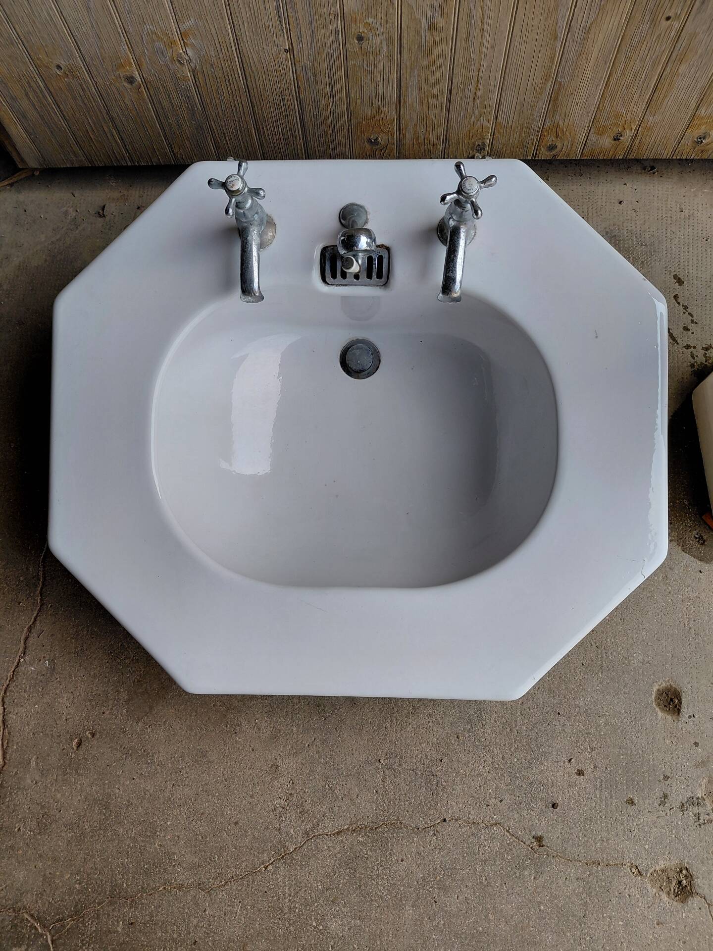 Enamelled white washbasin 1930